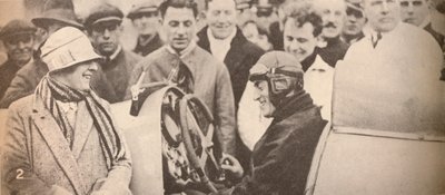 Ukazování hnacího mechanismu zainteresovaným divákům, c1927, 1935 od Unbekannt