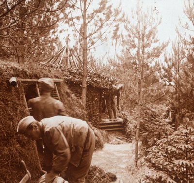 Vojáci v krytech pokrytých zemí, Genicourt, severní Francie, c1914-c1918 od Unbekannt
