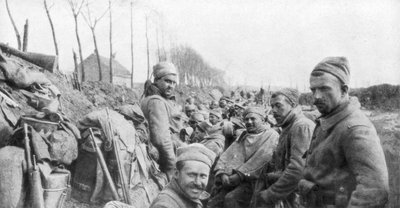 Vojáci francouzského pluku Zouave mezi Lizarne a Boesinghe, Belgie, 24. dubna 1915 od Unbekannt