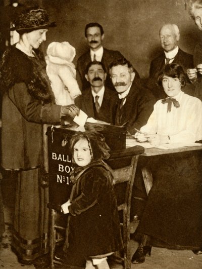 Některé ženy mohou volit poprvé, Británie, 14. prosince 1918, 1935. od Unbekannt