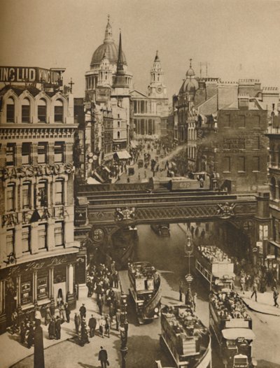 Věž St. Martins Ludgate Silhouetted Against The Bulk of St. Pauls, c1935. od Unbekannt
