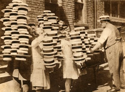 Slaměné klobouky se vracejí do přízně, 1930, 1933. od Unbekannt