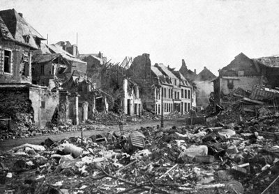 Pouliční scéna po pádu Peronne, Francie, první světová válka, 1917, c1920 od Unbekannt