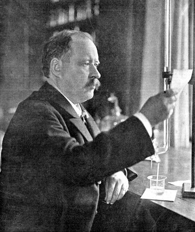 Svante Arrhenius 1859-1927, švédský fyzik a chemik ve své laboratoři, 1909 od Unbekannt