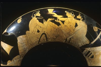 Scéna sympozia na červené postavě Attický kylix, pohár na víno, 5. století před naším letopočtem. od Unbekannt