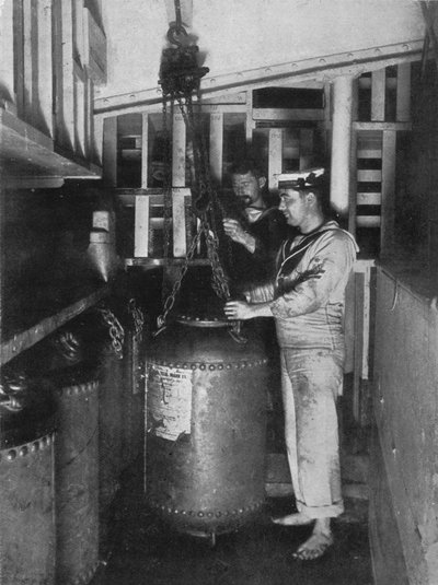 Vyjmutí podmořské miny z obchodů, 1914 od Unbekannt