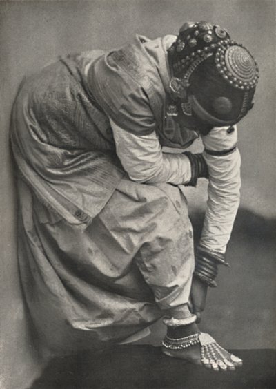 Tamulin mit Fuss- und Kopfschmuck, 1926 od Unbekannt
