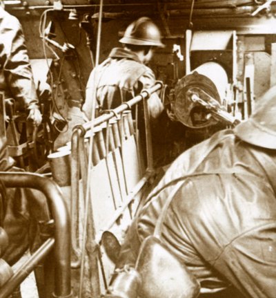 Vnitřek nádrže, c1914-c1918 od Unbekannt
