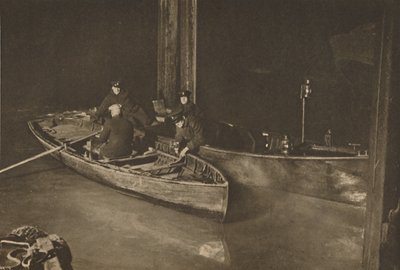 Temžská policie na noční hlídce, která hlídá bezpečí řeky, c1935. od Unbekannt