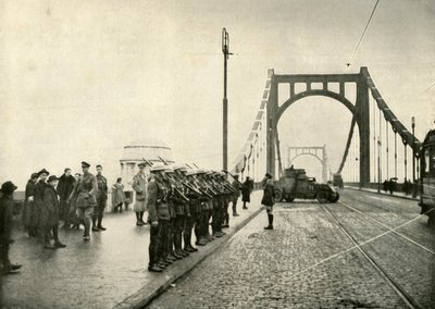 18. husaři hlídající most na Rýně v Kolíně nad Rýnem, 1919. od Unbekannt