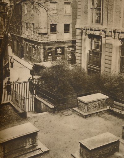 The Coopers Arms z hřbitova St. Olaves, Silver Street, c1935. od Unbekannt