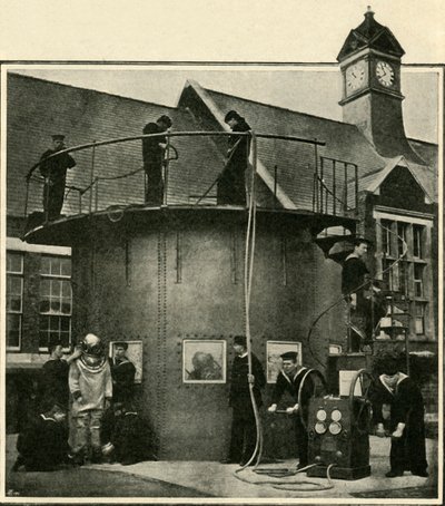 Potápěčská nádrž v Portsmouthu, kde se trénují potápěči, 1901. od Unbekannt