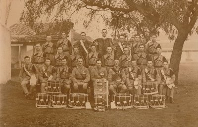 Bubny a polnice prvního praporu, Královský vlastní královský West Kent Regiment. Poona, Indie, od Unbekannt