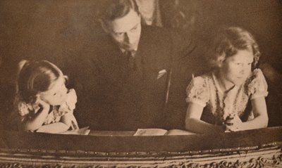 Vévoda z Yorku a princezny Elizabeth a Margaret v pantomimě, 6. února 1935. od Unbekannt
