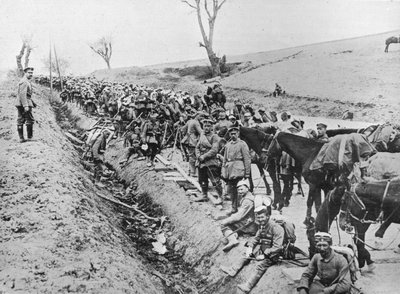Německý postup přes Galicii: Bivak vojáků u silnice, 1915 od Unbekannt