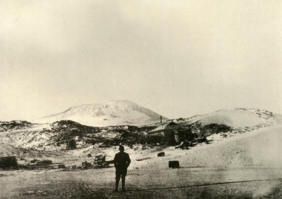 Chata s horou Erebus v pozadí, na podzim, 1908, 1909. od Unbekannt