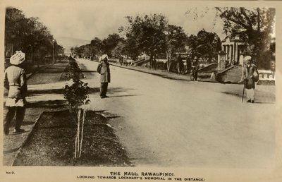 The Mall, Rawalpindi - K Lockhartsově památníku v dálce, c1918-c1939. od Unbekannt