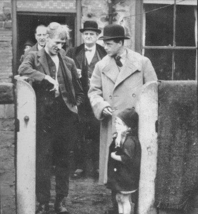 Princ z Walesu na návštěvě hornické chaty v severovýchodní Anglii, 1929 1936 od Unbekannt