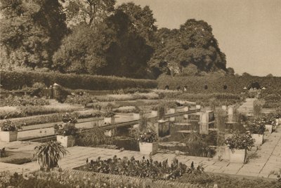 Ticho holandské zahrady v Kensingtonském paláci střežené zamčenými branami, c1935. od Unbekannt