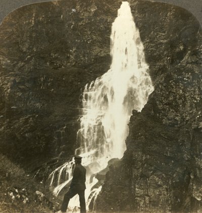 Sevle Falls, temperamentní a cákající, poblíž hotelu Stalheims, Naerodal, Norsko, c1905. od Unbekannt