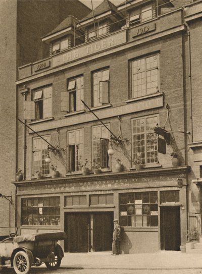 The Tiger Tavern on Tower Hill, c1935. od Unbekannt
