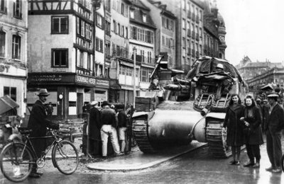 První spojenecké tanky dorazily do Štrasburku v Alsasku v listopadu 1944 od Unbekannt