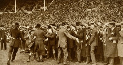 První finále FA Cupu se koná na novém stadionu Wembley v Londýně, 28. dubna 1923, 1935. od Unbekannt