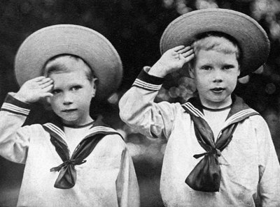 Budoucí král Edward VIII vpravo a vévoda z Yorku, c1900 od Unbekannt