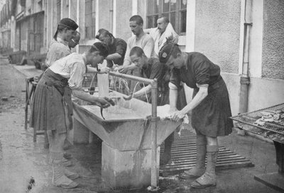 Ranní toaleta na kontinentu, 1914 od Unbekannt