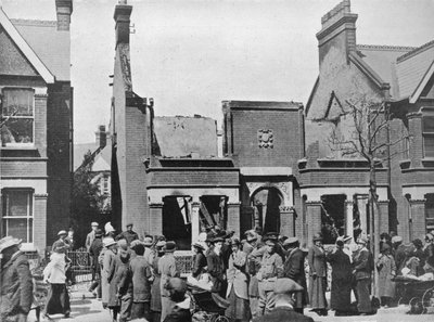 Výsledek náletu: Zbořený dům v Southendu, 1915 od Unbekannt