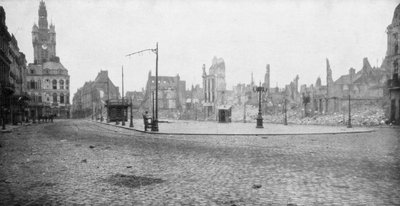 Ruiny a zvonice Douai, Francie, 1918 od Unbekannt