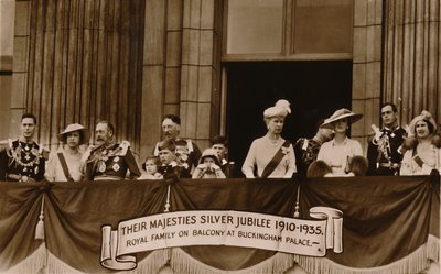 Stříbrné jubileum jejich Veličenstva 1910-1935. Královská rodina na balkóně v Buckinghamském paláci, 1935. od Unbekannt