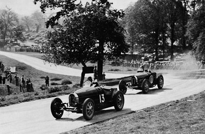 Vzrušující závody na venkově v Anglii: Bugatti v Doningtonu, 1937 od Unbekannt