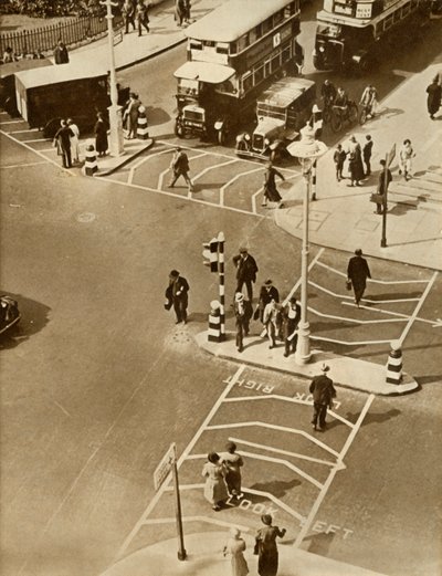 Provoz a chodci na Trafalgar Square, Londýn, 1935. od Unbekannt