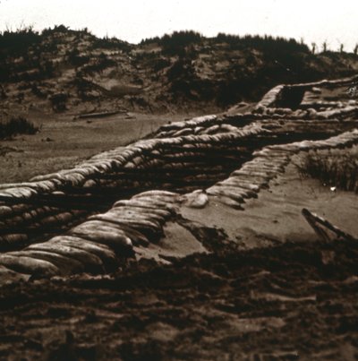Příkopy v úkrytu dun, Nieuwpoort, Flandry, Belgie, c1914-c1918 od Unbekannt