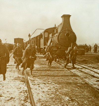 Vojáci vystupují z parního vlaku, c1914-c1918 od Unbekannt