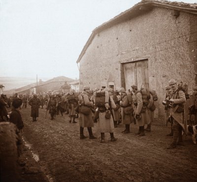 Vojska se smečkami na zádech, Somme, severní Francie, c1914-c1918 od Unbekannt