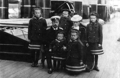 Car Nicholas II a carevna Alexandra Ruska a jejich děti, 1907. od Unbekannt