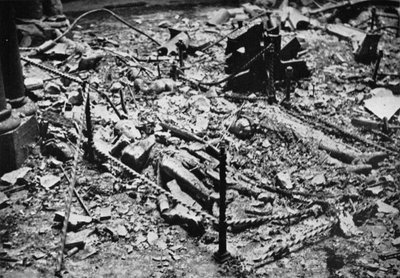 Dvě podobizny rytířů v kole chrámového kostela, zničeného ohněm, 1941 od Unbekannt