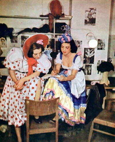 Dvě ženy z lehké opery Like One Time in May od Waltera Kolla, Berlín, 1943 od Unbekannt