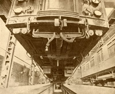 Under the Underground: Beeath a District Railway Electric Car, 1930. od Unbekannt