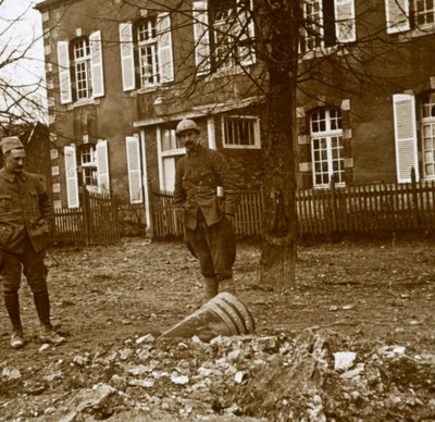 Nevybuchlá střela 380, Verdun, severní Francie, c1914-c1918 od Unbekannt
