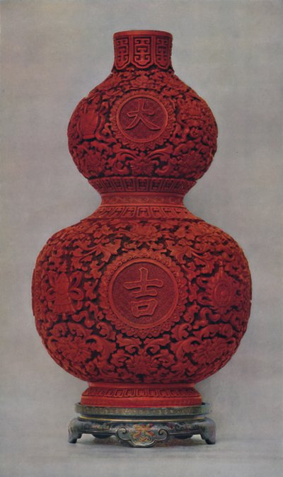 Váza z vyřezávaného červeného laku na olivově zeleném podkladu se stojanem z plochého laku, 1928 od Unbekannt
