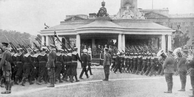 Přehlídka vítězství kolem památníku Viktorie a Buckinghamského paláce, Londýn, 19. července 1919 od Unbekannt