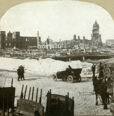 Pohled z distribuční stanice Moulder School, ukazující tuny mouky na chodníku, 1906. od Unbekannt