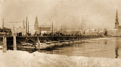 Pohled na plovoucí most přes Dwinu, Riga, Lotyšsko. 1915 (foto) od Unbekannt