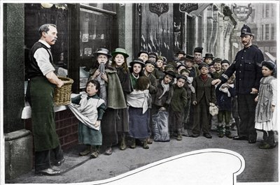 Čekání na balíčky jídla, Cheapside, c1903 1903 od Unbekannt