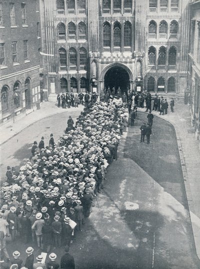 Čekání na vstup do Guildhall na první velké setkání pana Asquitha, 1914 od Unbekannt
