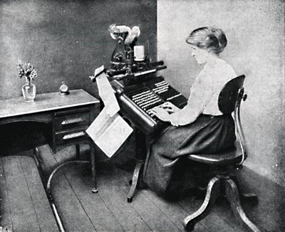 Žena operátorka na monotypové klávesnici, 1917 od Unbekannt