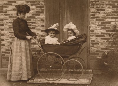 Žena a děti v kočárku, 1937 od Unbekannt
